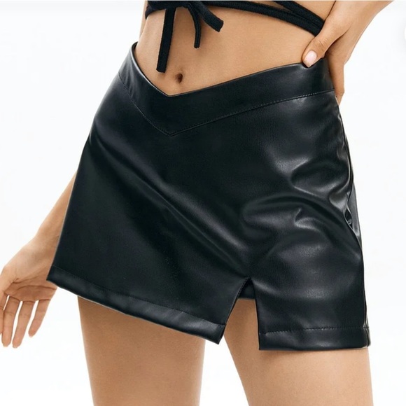 leather mini skirt - Picture 1 of 4